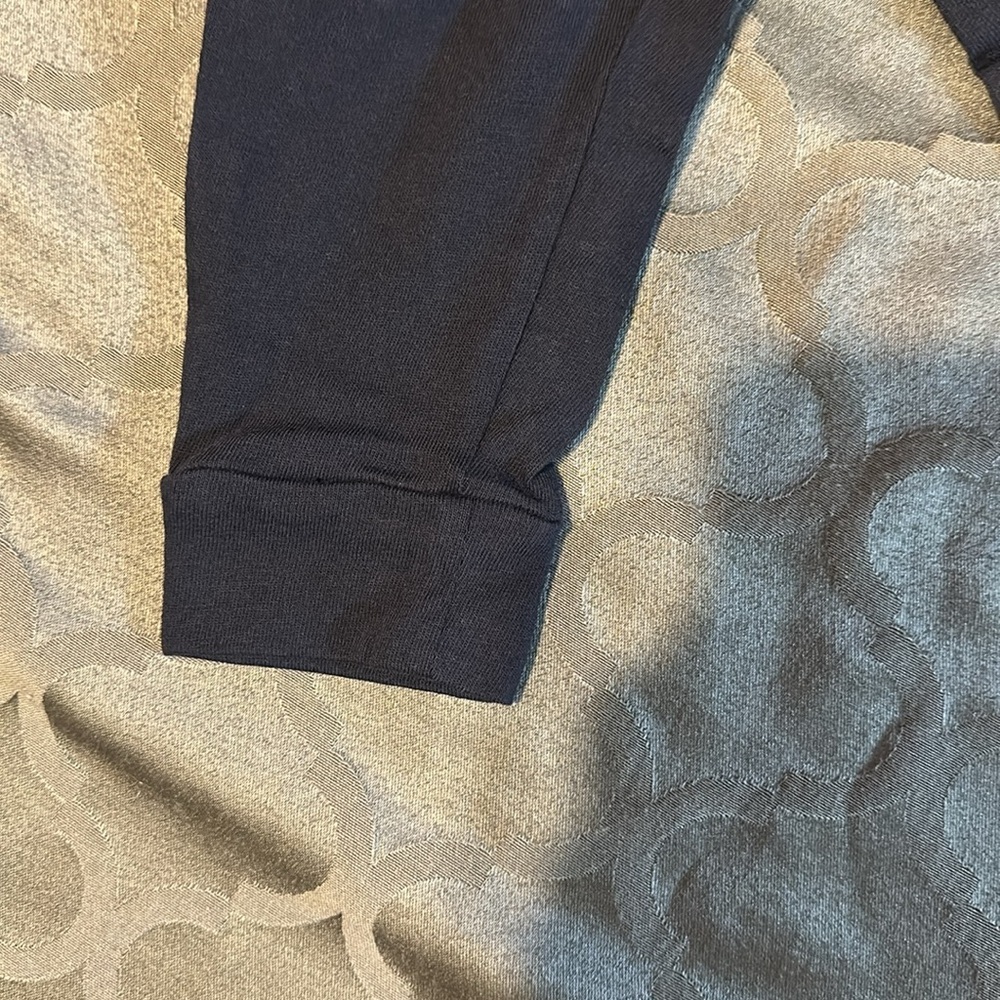 Old navy little boy 👦 pajama set size 12-18 months - Picture 4 of 8
